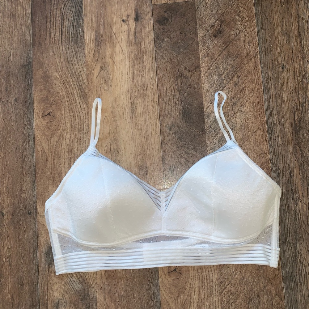 Women’s New/w outs white bra size 3XL
